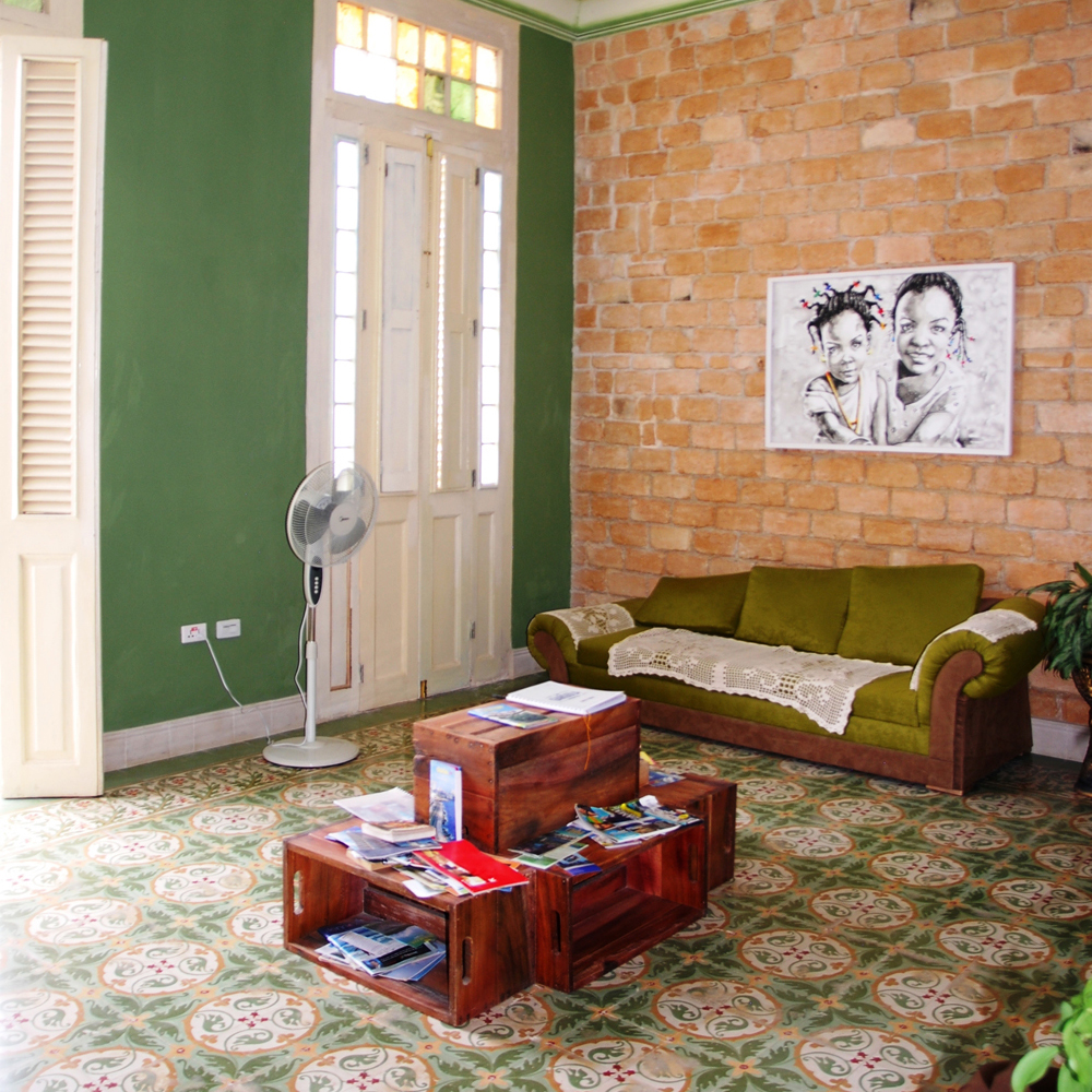 Кубинские квартиры. Кубинский стиль в интерьере. Квартира в кубинском стиле. Кубинский интерьер в частном доме. Куба квартиры.